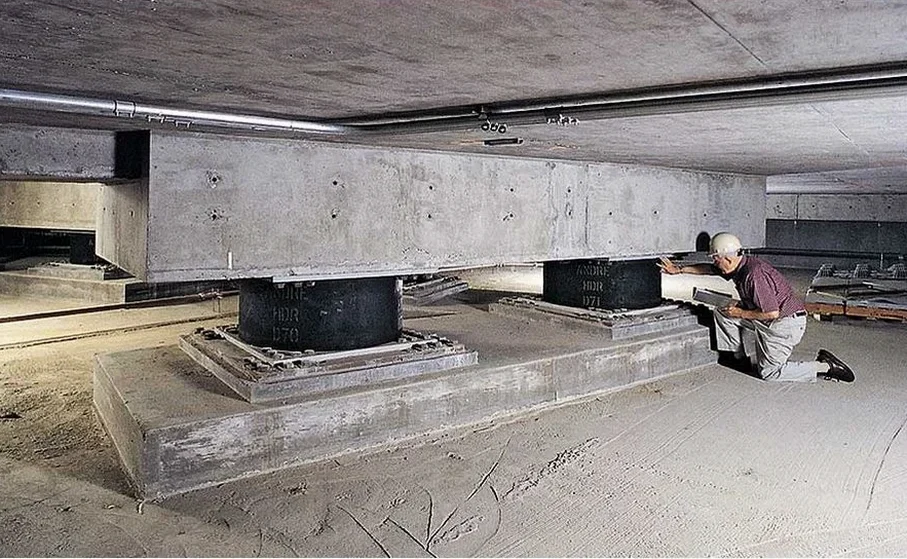 Projeto de Isolamento Sísmico de Base em Caruaru